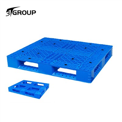 تناقش فوائد استخدام المنصات البلاستيكية على المنصات الخشبية التقليدية